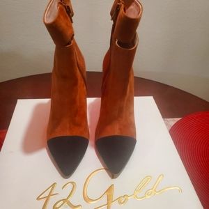 42 Gold  Kiki/Chestnut  size 7 Ankle cut-out bootie